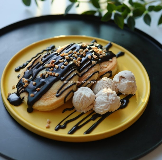 초코소스와 호두 아이스크림과 만난 씨앗호떡