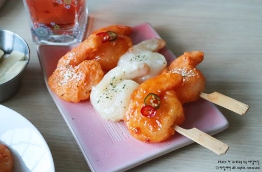 辣椒，奶油，桃红奶油虾。 三种虾串。