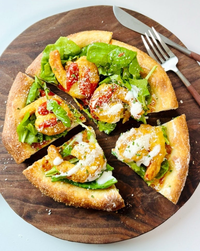 Mara cream shrimp. 'Lucola shrimp pizza.'