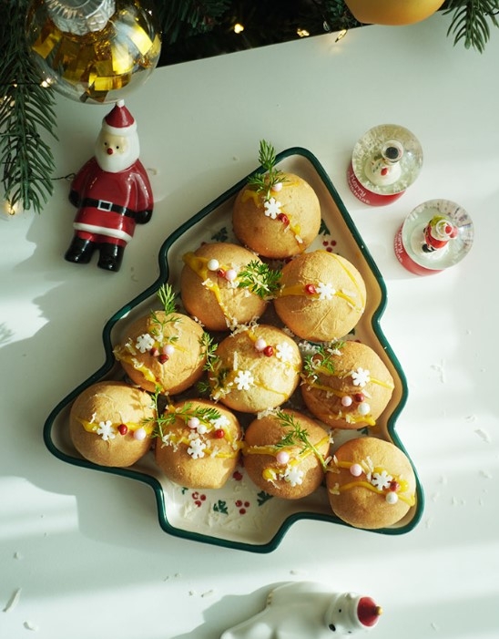 'Cheese Ball Tree' made of mozzarella cheese balls