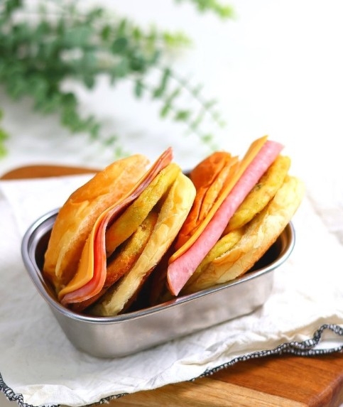 野菜卵チヂミ。 「ハムチーズモーニングバーガー」